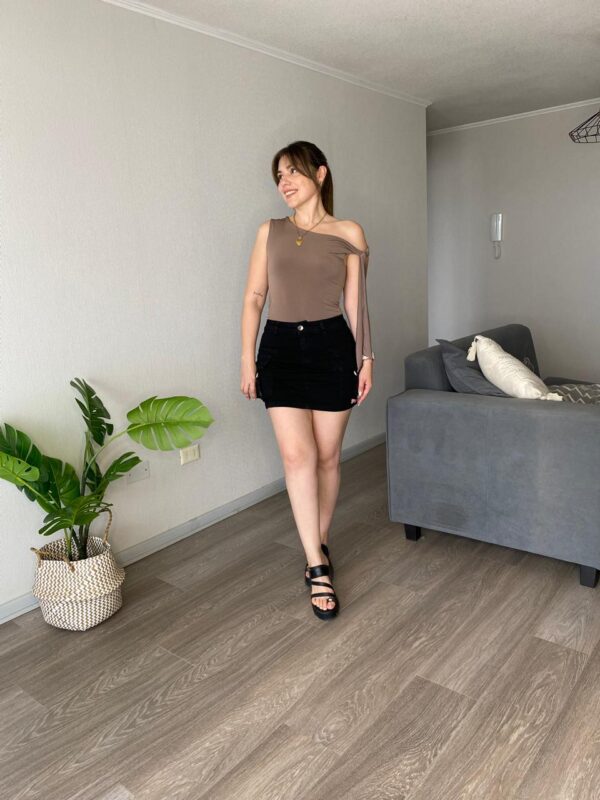 Falda short cargo negra