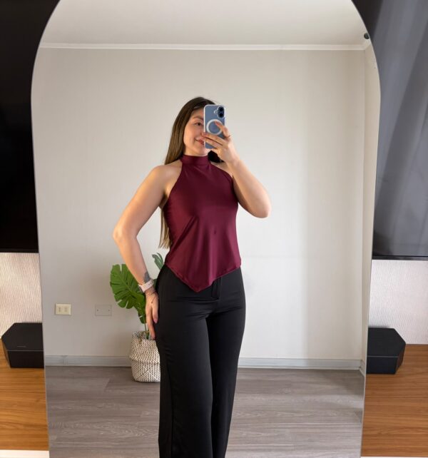 Top asimetrico cuello alto